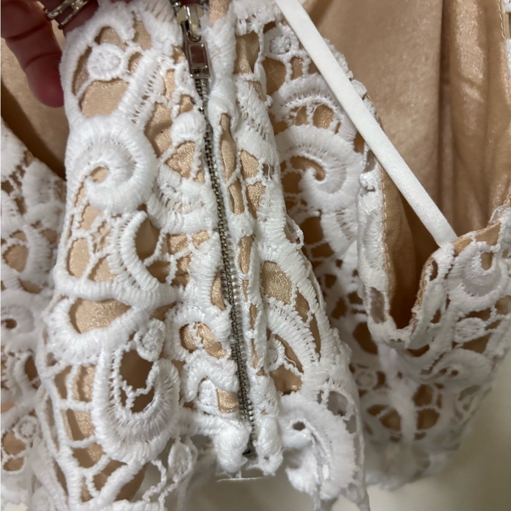 DO+BE Cream and White Lace Shorts and Top set - Picture 5 of 13